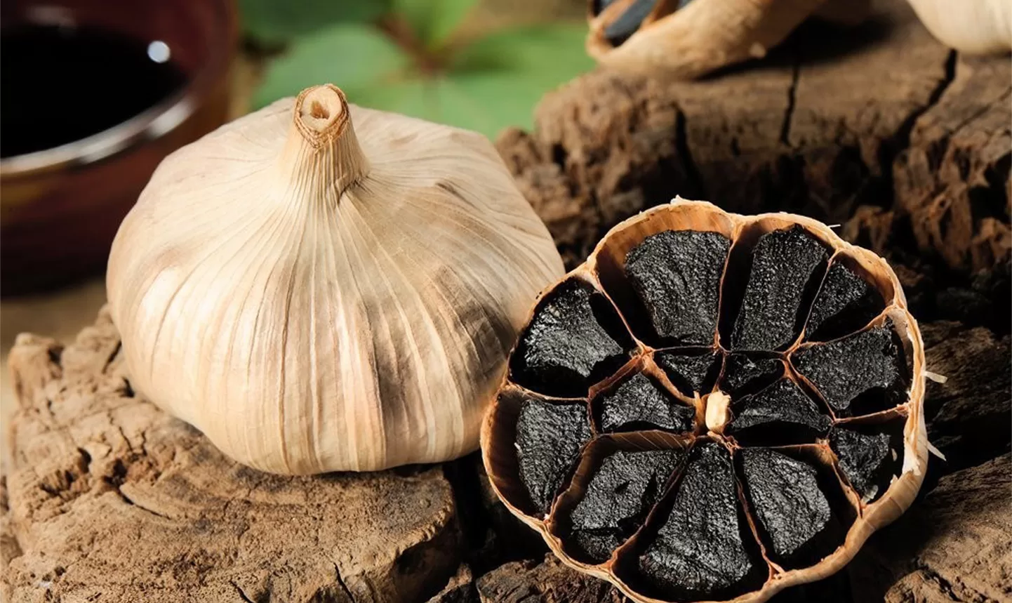 Черный чеснок польза. Черный ферментированный чеснок. Чёрный чеснок Black garlic. Блэк Гарлик. Необычный чеснок.